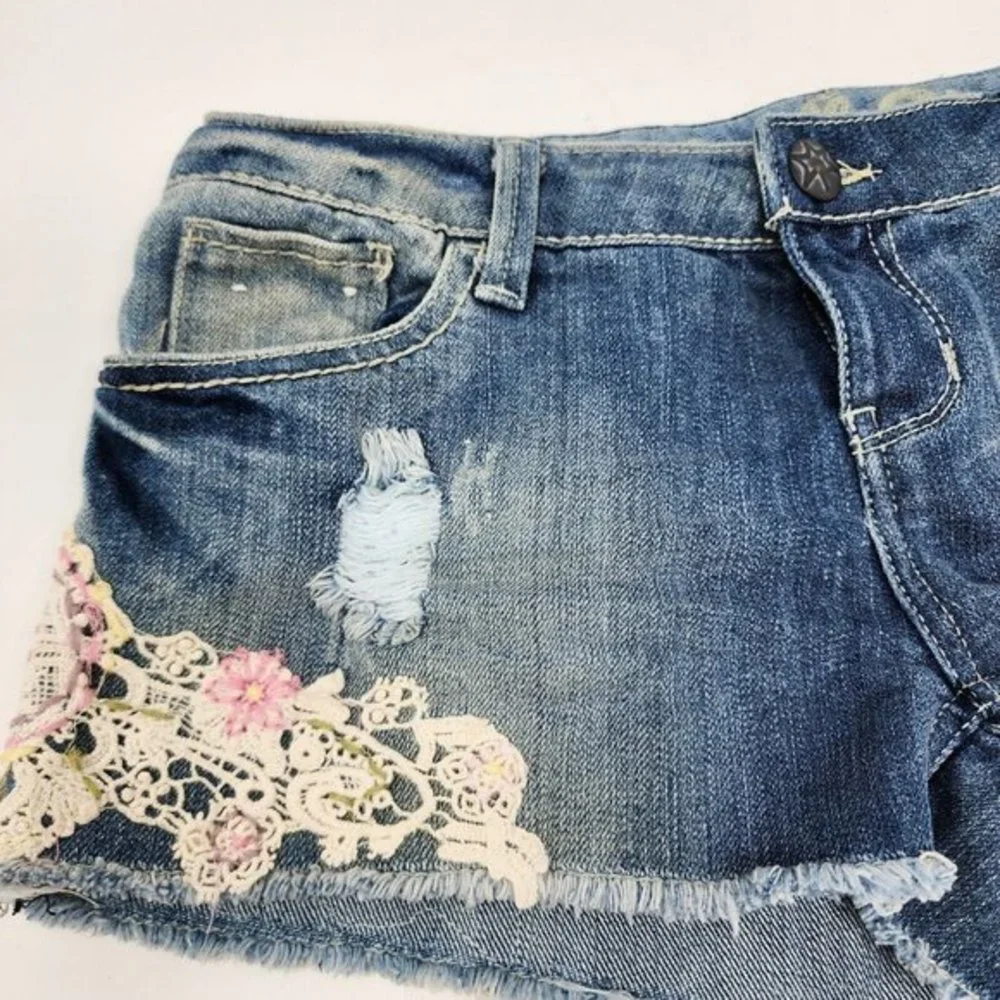 Vanilla Star Cutoff Bootie Shorts Floral Lace Boho Detail Distressed Jean Size 7